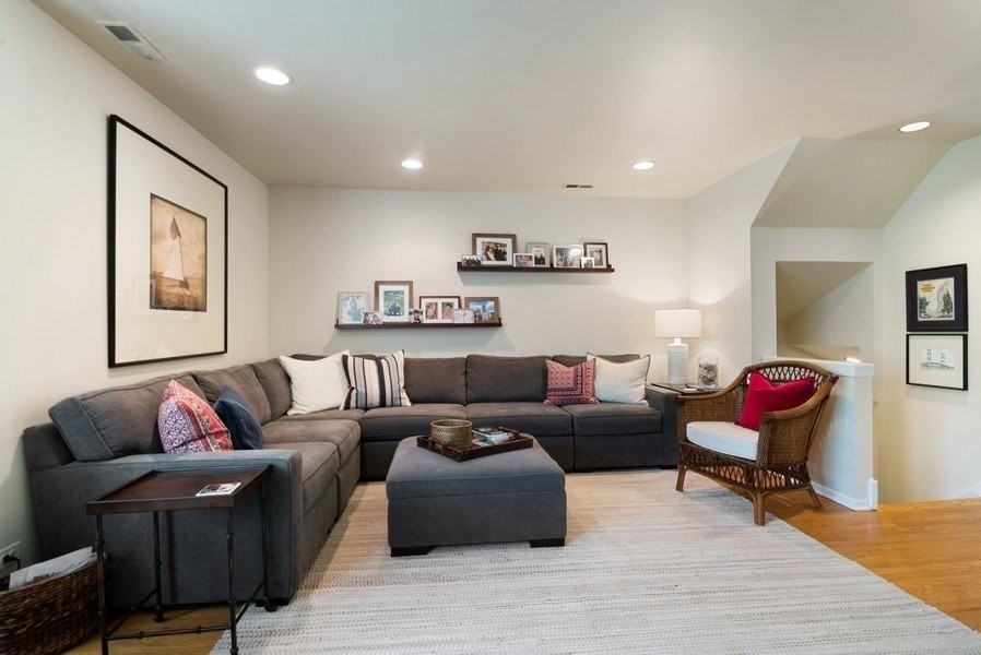 753 W Dickens Ave - Photo 4 of 24