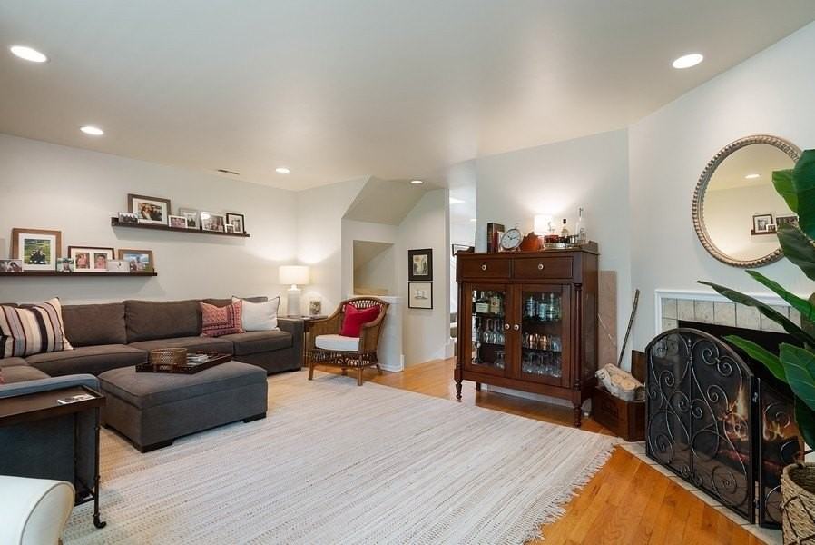 753 W Dickens Ave - Photo 5 of 24