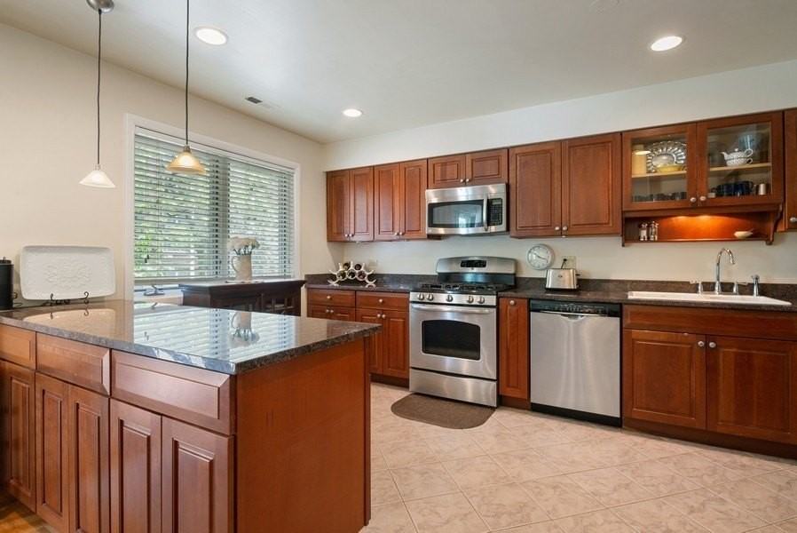 753 W Dickens Ave - Photo 6 of 24