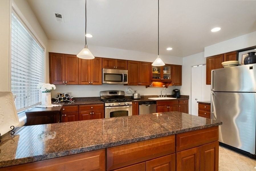 753 W Dickens Ave - Photo 7 of 24