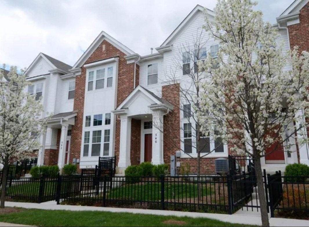 546 Grosvenor Ln