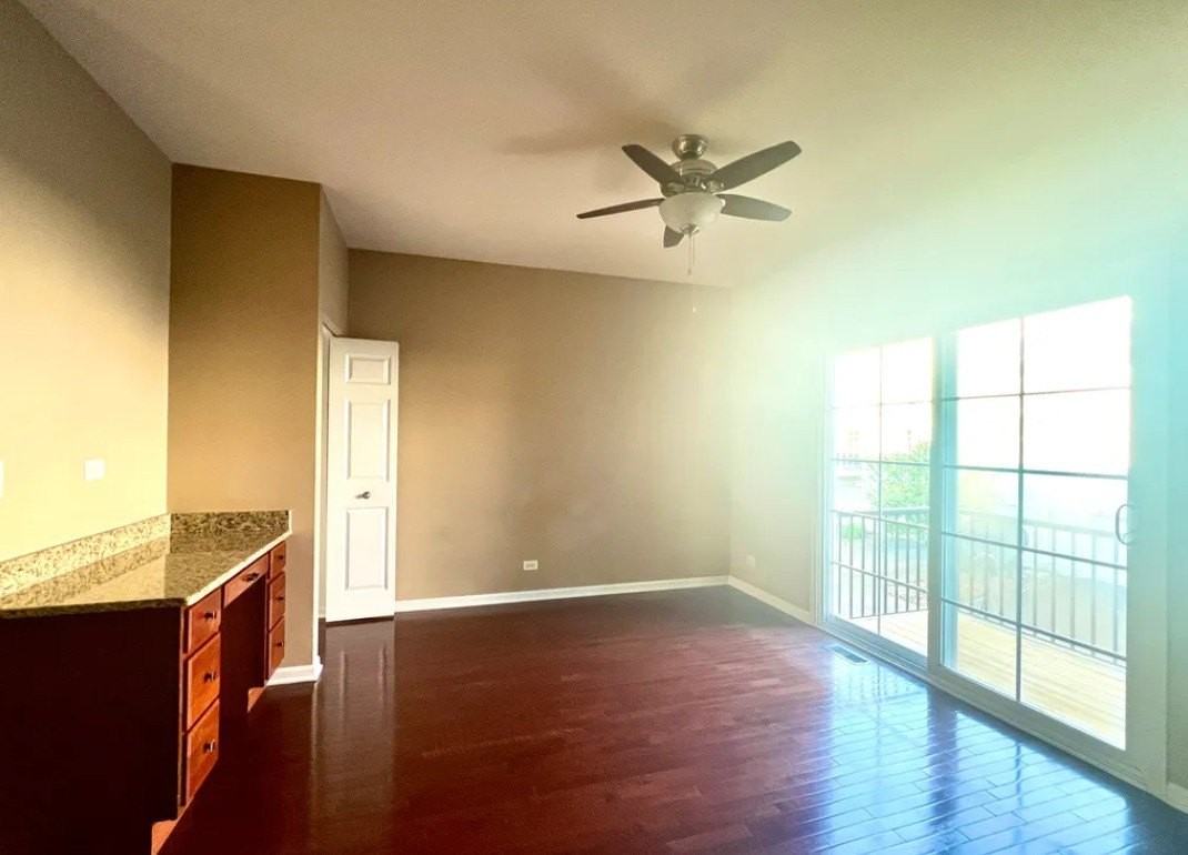 546 Grosvenor Ln - Photo 6 of 15
