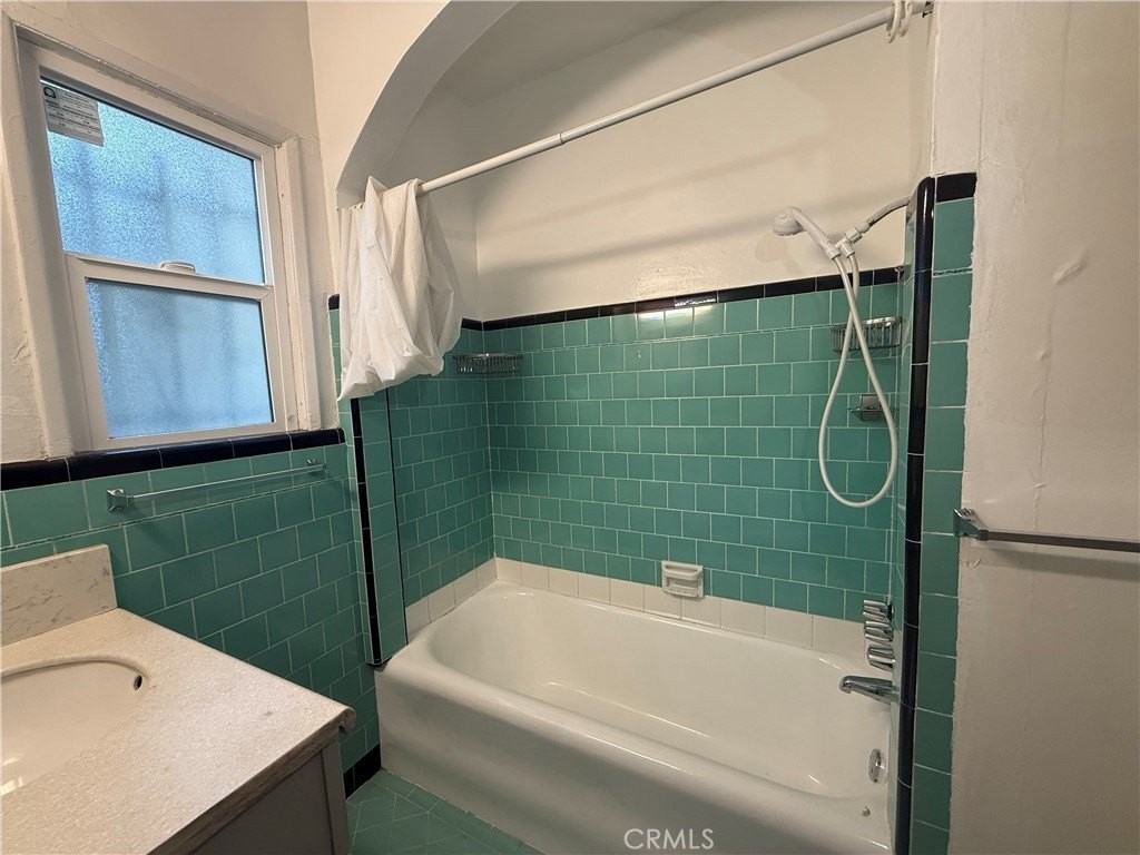 244 W 49th St - Photo 4 of 34