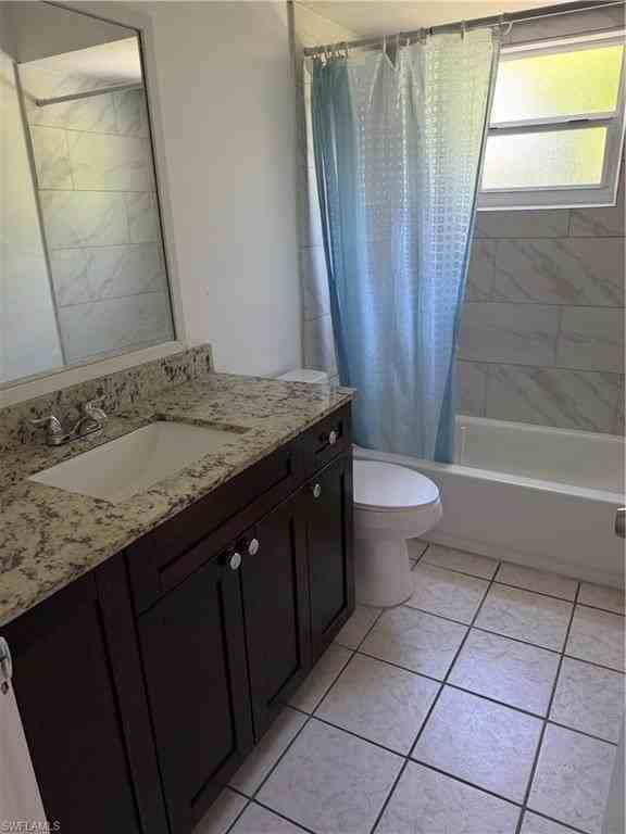 709 Se 46th Ter #1-4 - Photo 4 of 8