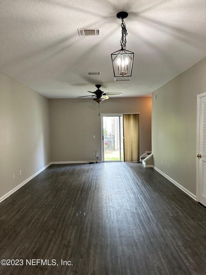 264 Scrub Jay Dr - Photo 2 of 14