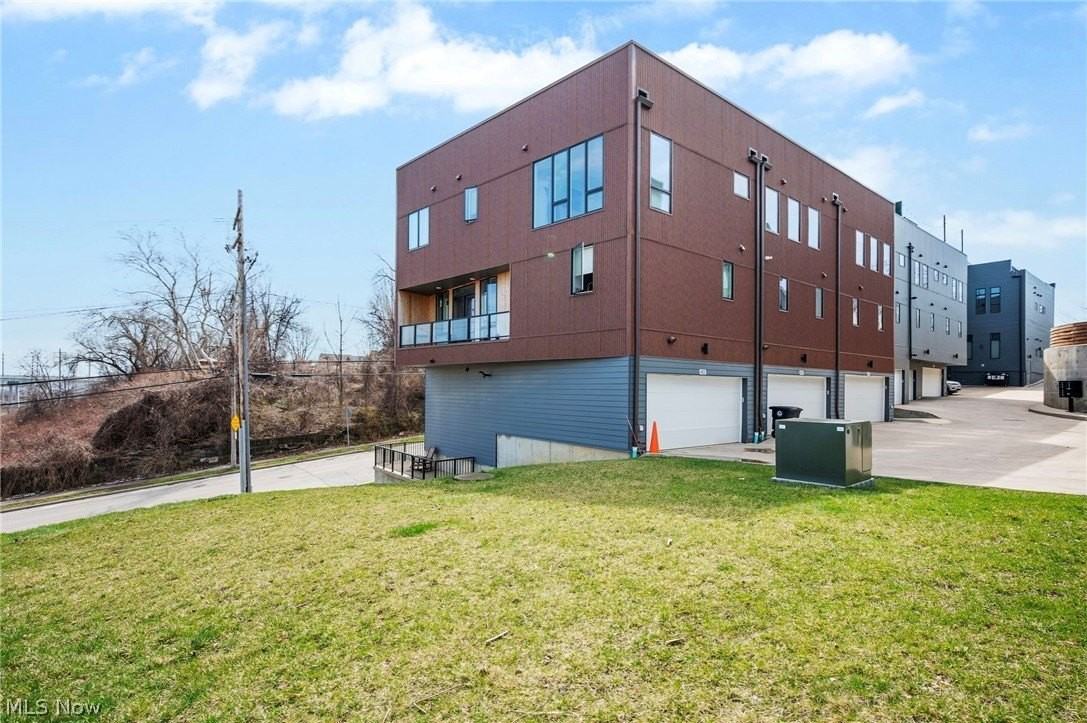 402 Jefferson Ave - Photo 3 of 30