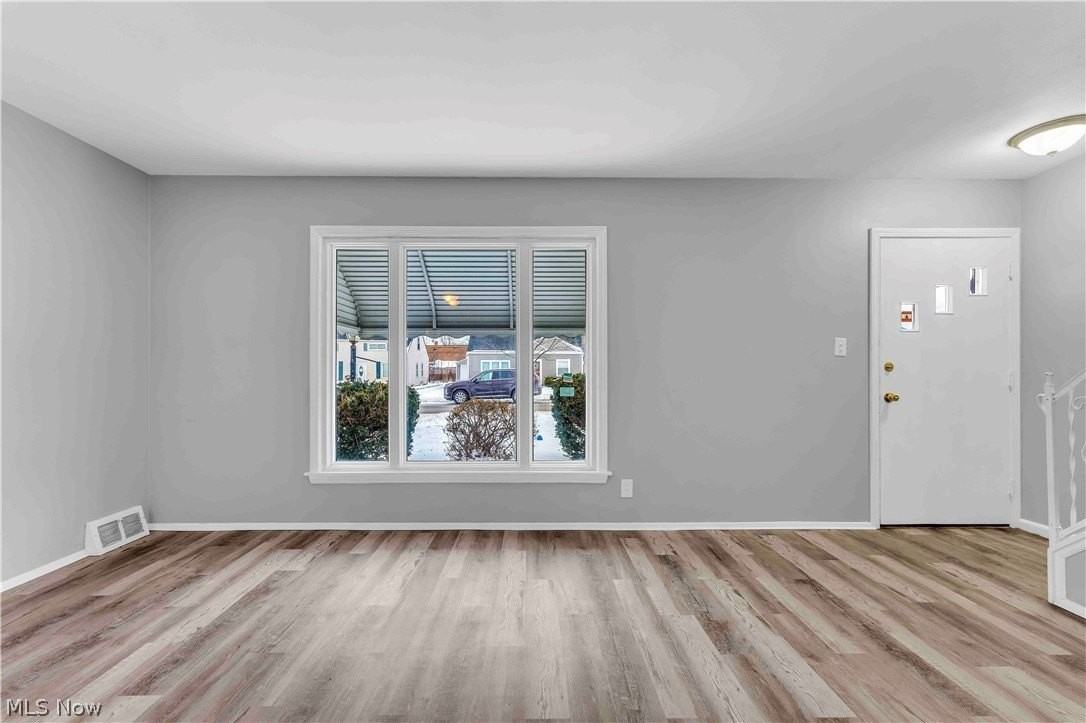 26450 Drakefield Ave - Photo 2 of 23