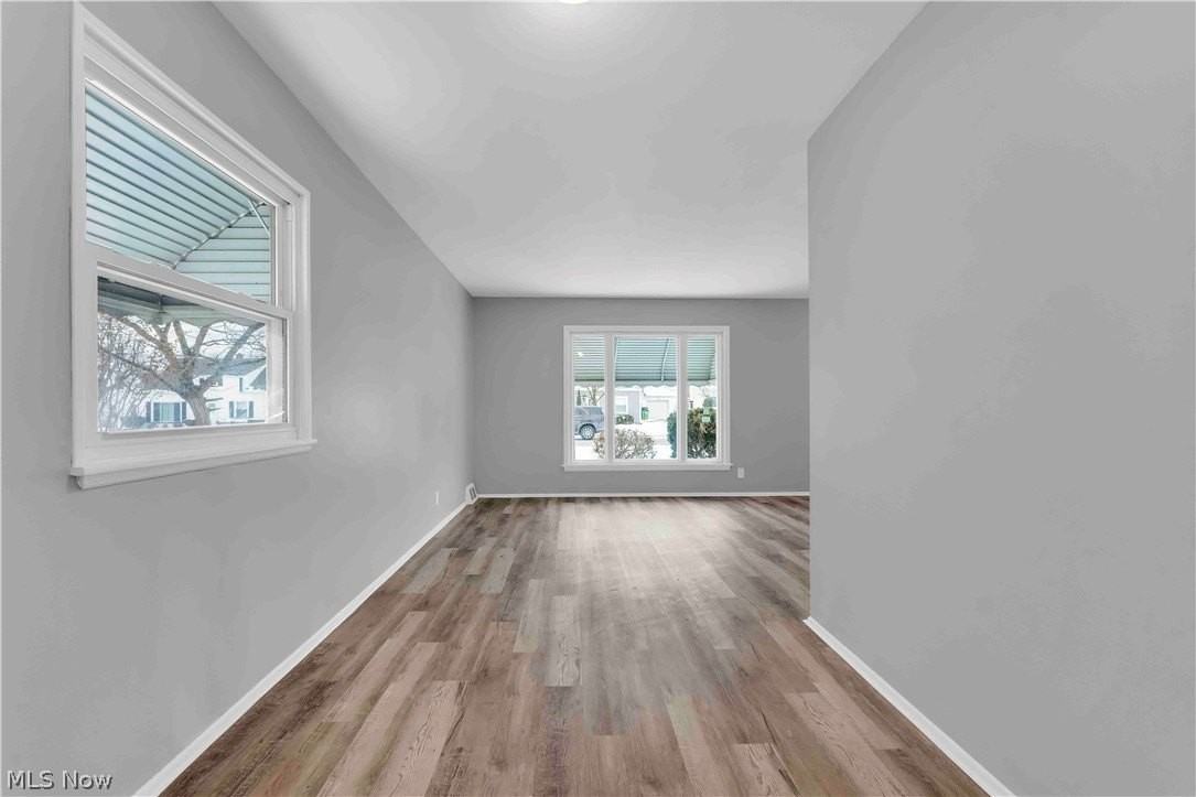 26450 Drakefield Ave - Photo 5 of 23