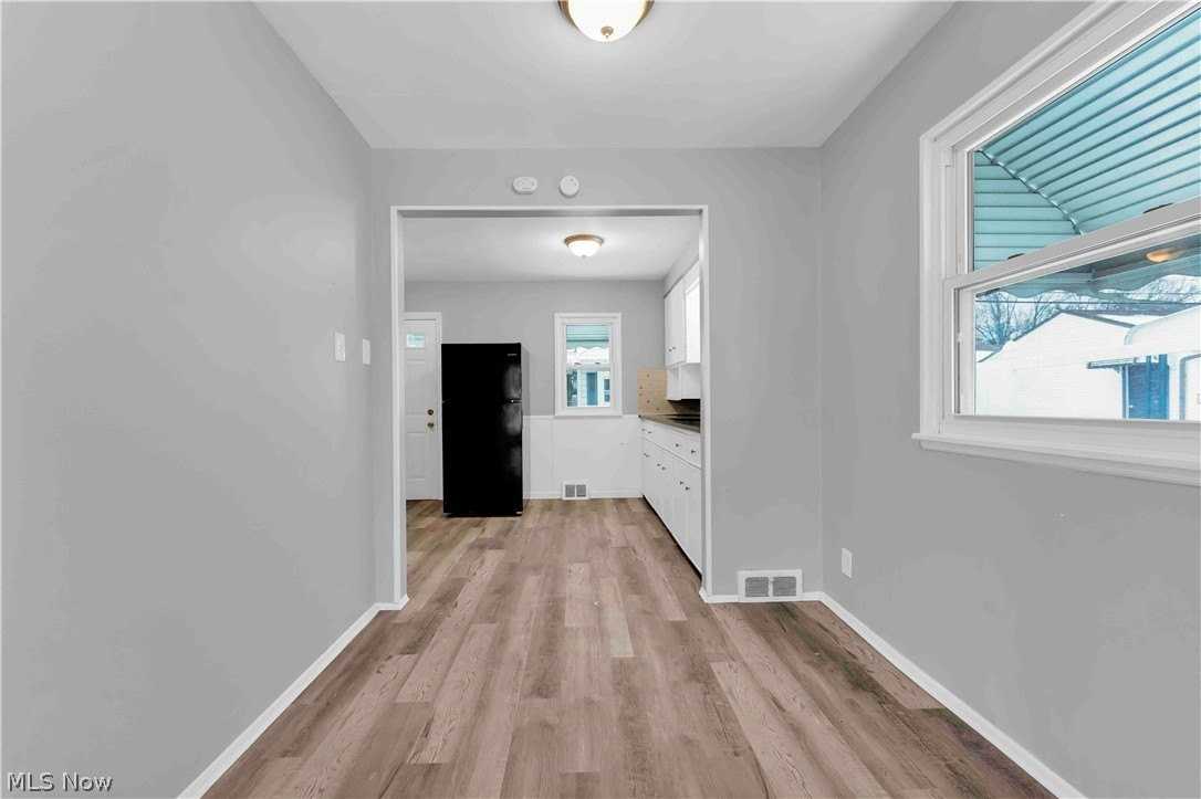 26450 Drakefield Ave - Photo 7 of 23