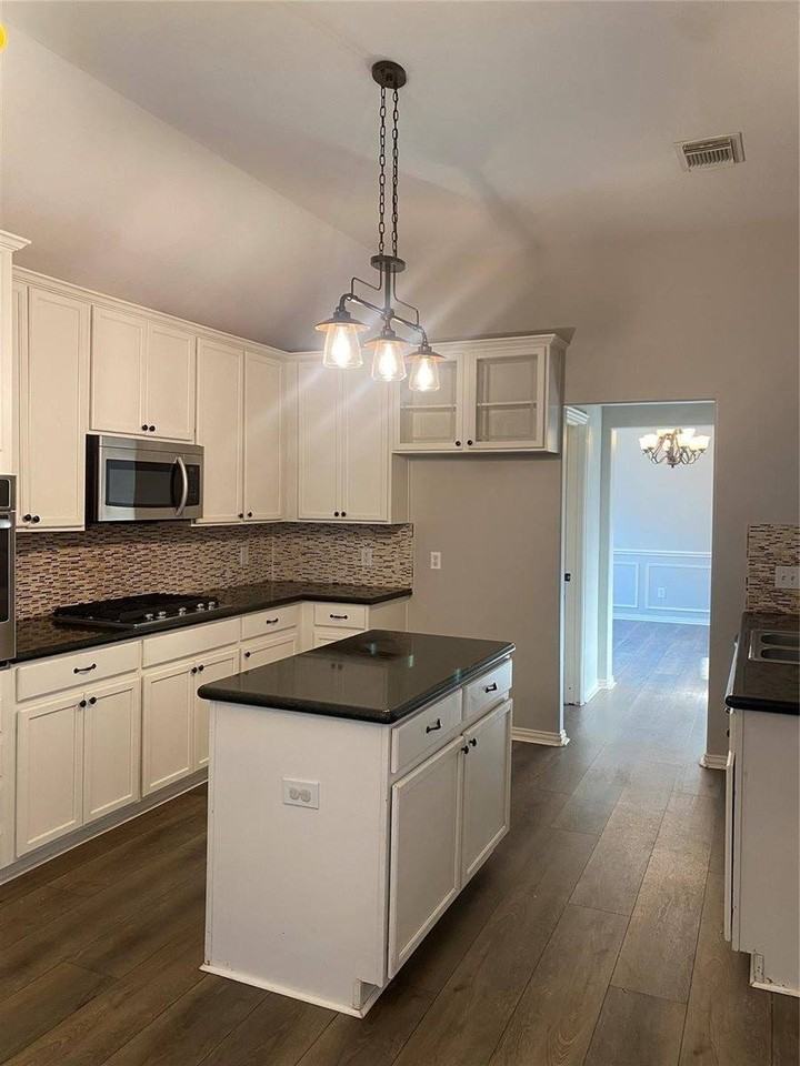 8312 Spinnaker Bay Ln - Photo 7 of 23