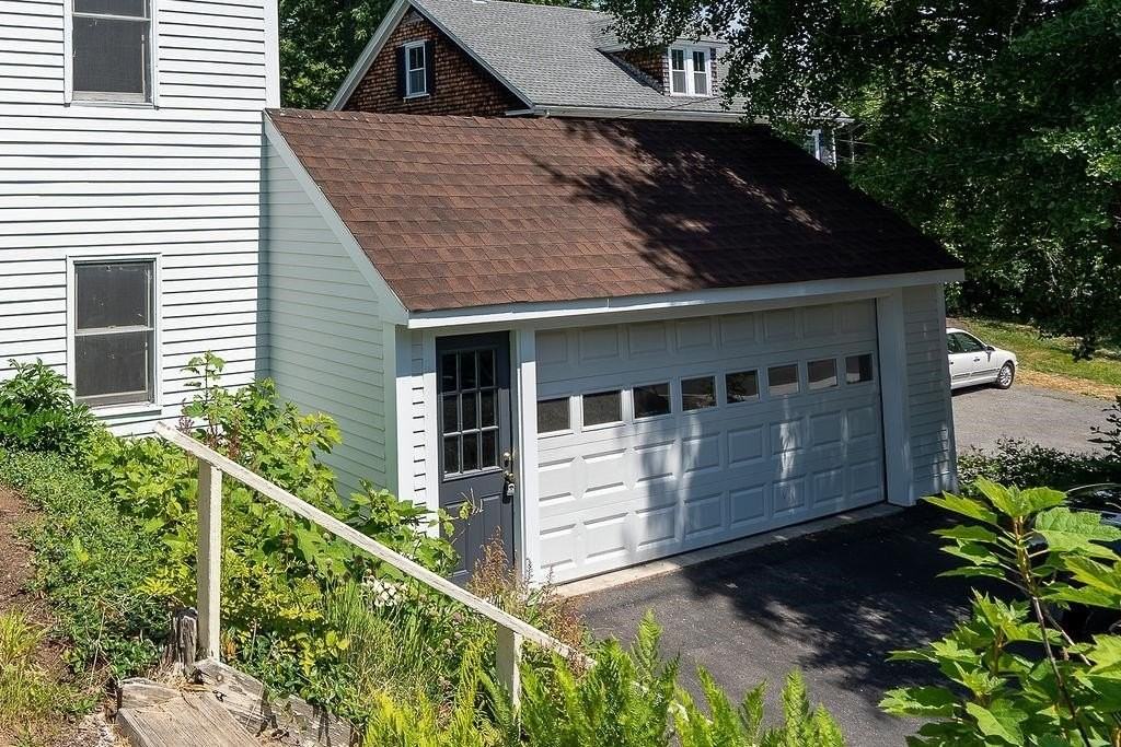 135 Pepperrell Rd - Photo 3 of 33