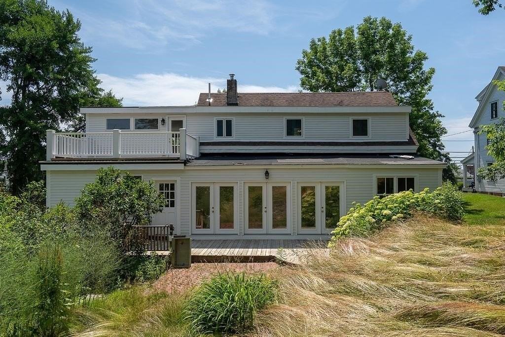 135 Pepperrell Rd - Photo 4 of 33