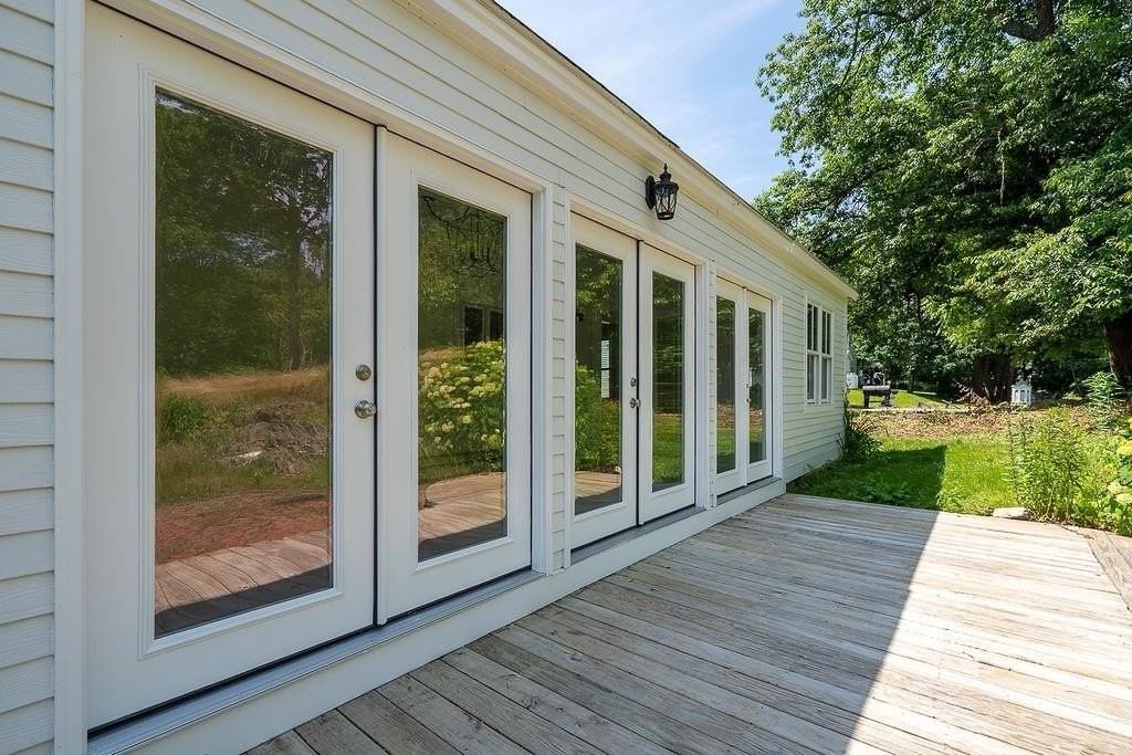 135 Pepperrell Rd - Photo 5 of 33