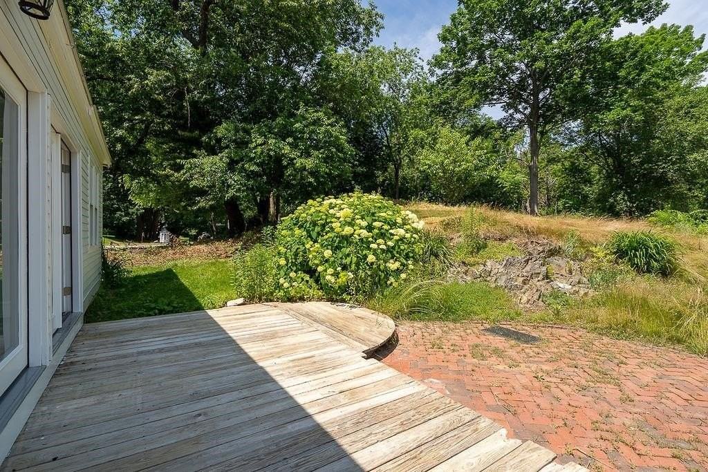 135 Pepperrell Rd - Photo 6 of 33