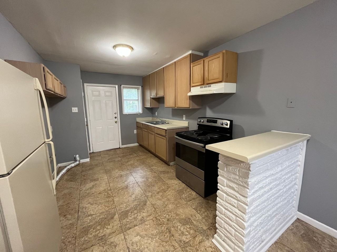 5038 Carmen St - Photo 4 of 7