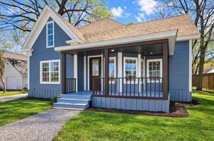 featured image of 415 W 7th St