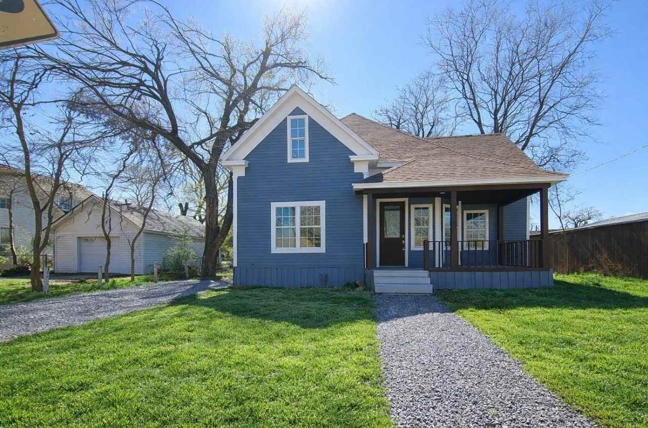 415 W 7th St - Photo 2 of 15