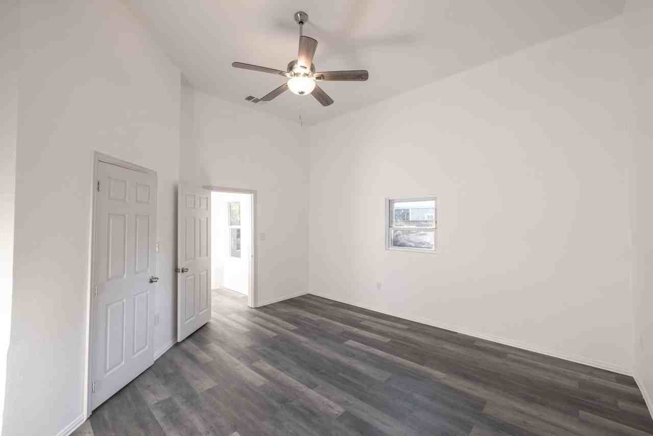 415 W 7th St - Photo 6 of 15