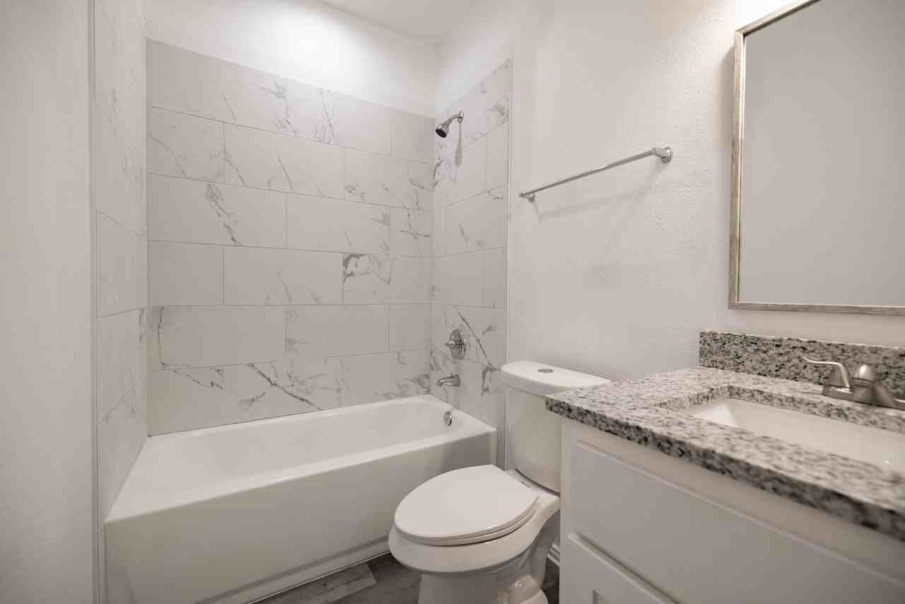 415 W 7th St - Photo 7 of 15