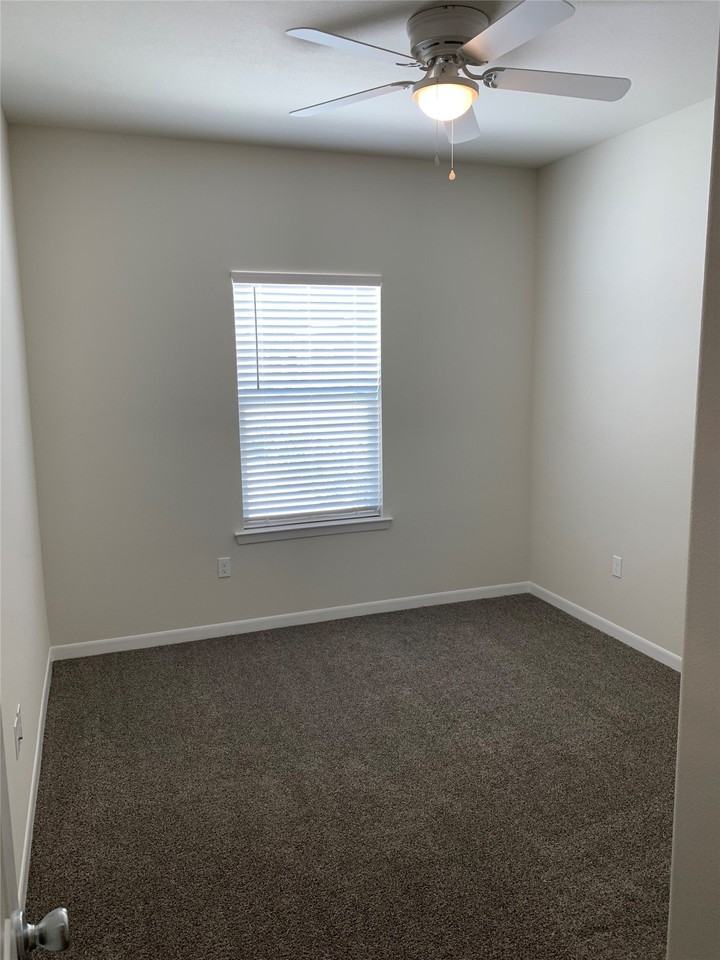 2317 N Hickory St - Photo 4 of 9