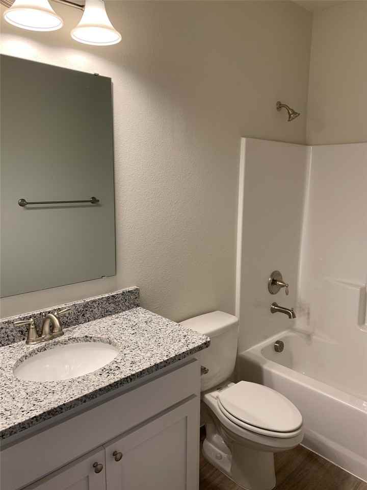 2317 N Hickory St - Photo 5 of 9
