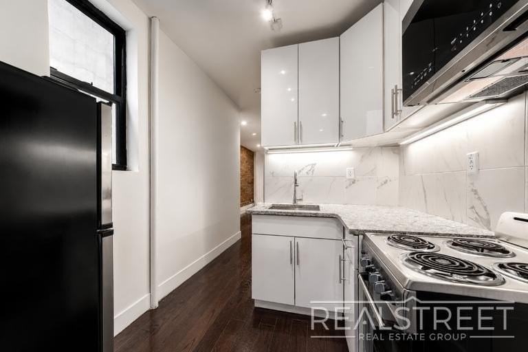 471 Chauncey St #2R - Photo 2 of 7