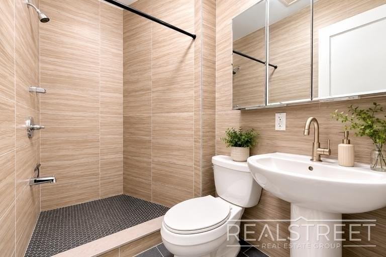471 Chauncey St #2R - Photo 6 of 7