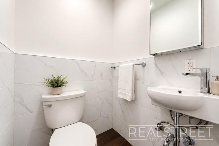 471 Chauncey St #2R - Photo 7 of 7