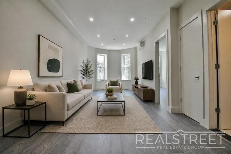 2517 Bedford Ave #3B - Photo 2 of 8