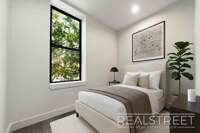 697 Dekalb Ave #2R - Photo 3 of 10