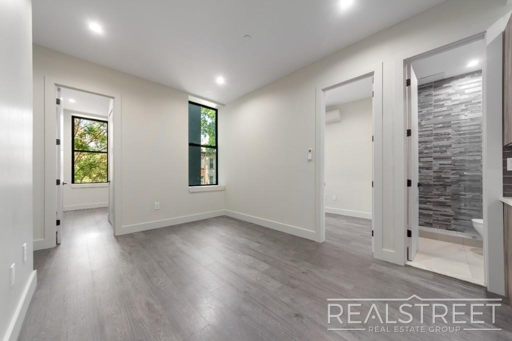697 Dekalb Ave #2R - Photo 6 of 10