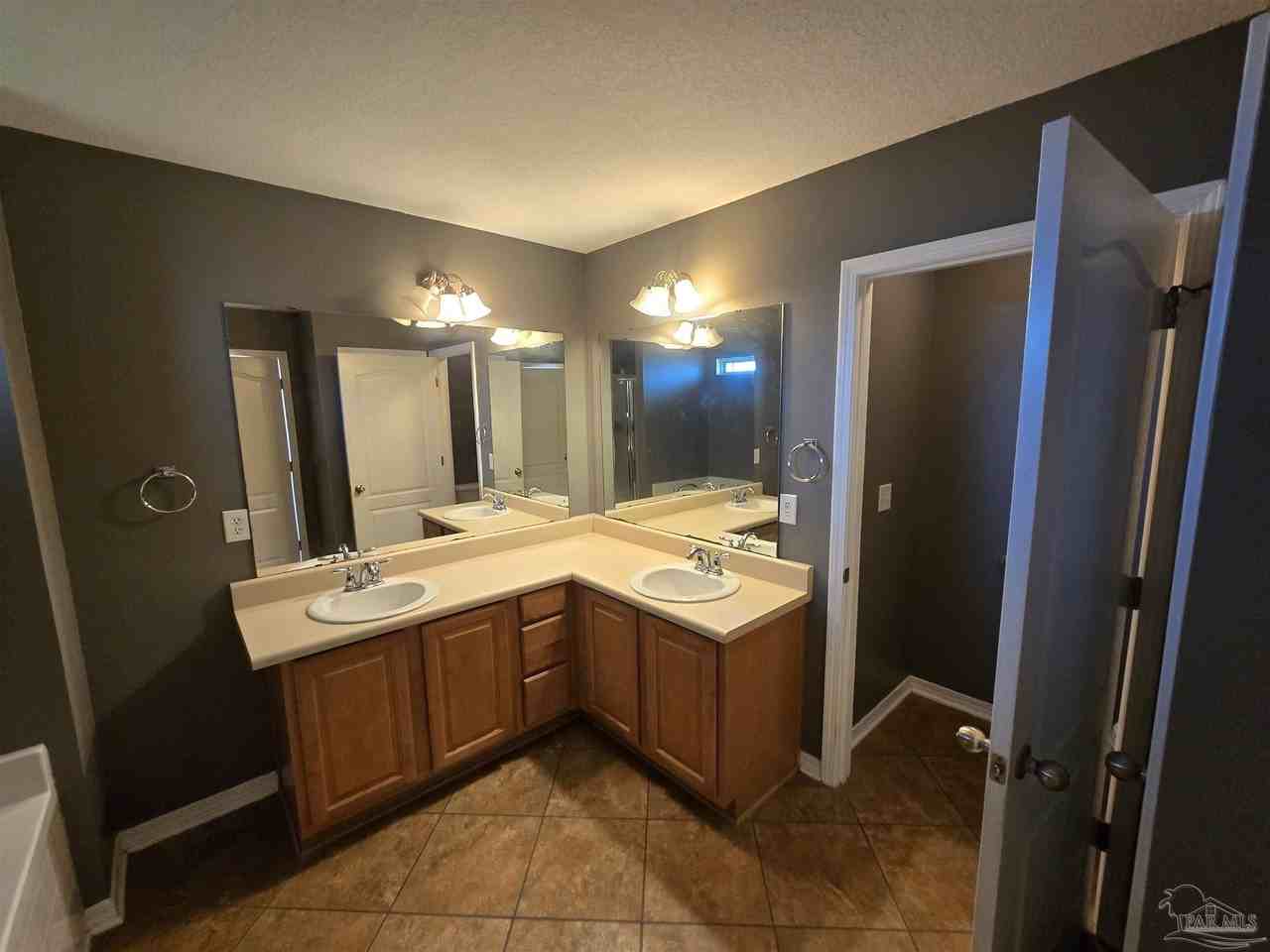 2320 Badger Cir - Photo 5 of 10