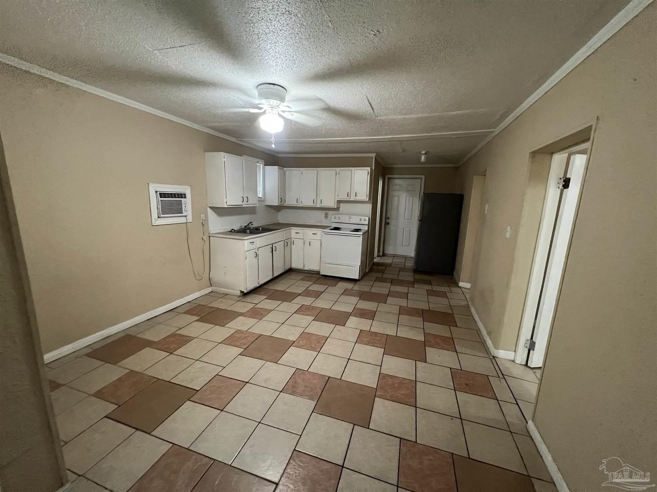 606 Elizabeth St - Photo 2 of 9