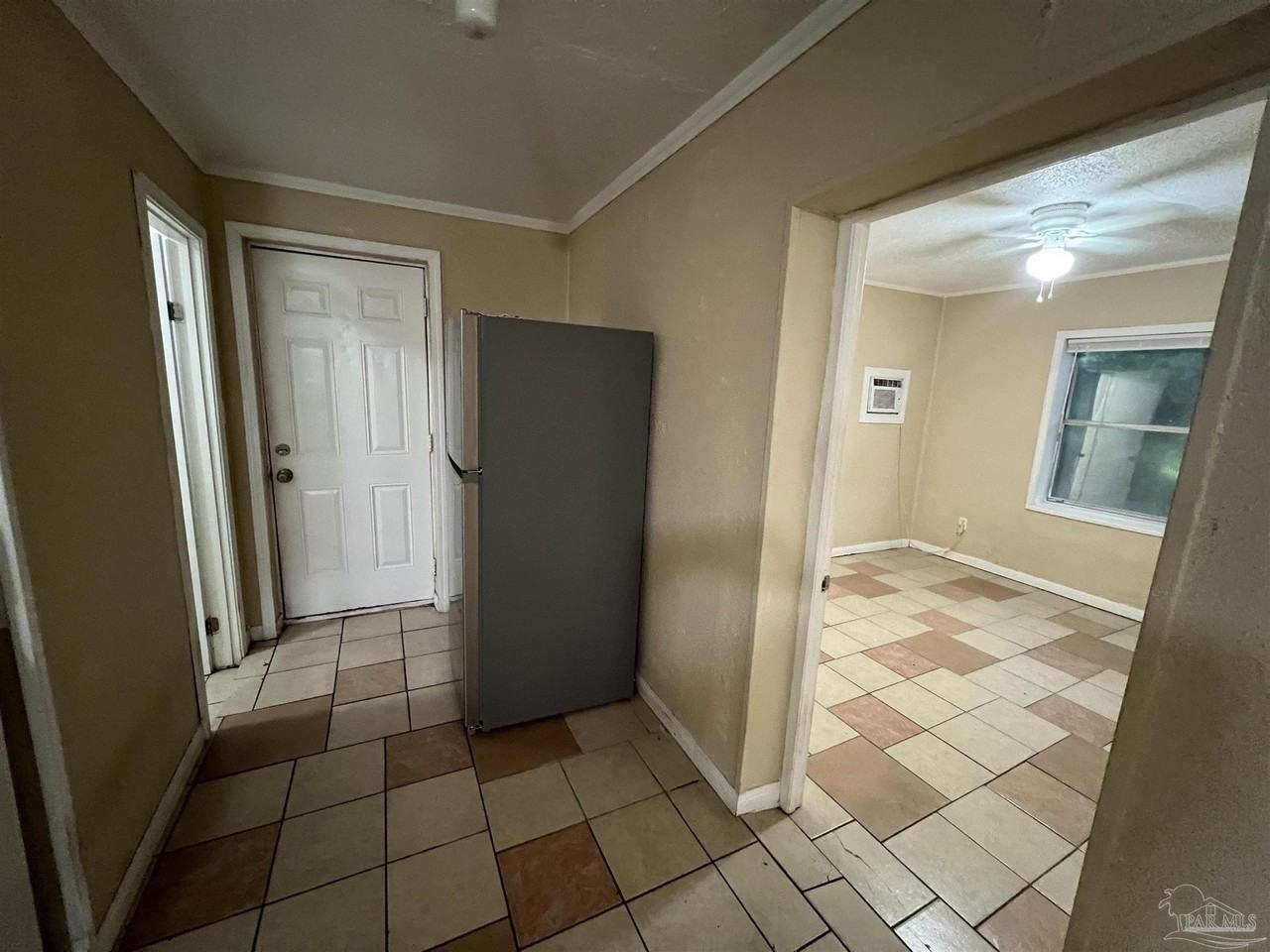 606 Elizabeth St - Photo 4 of 9