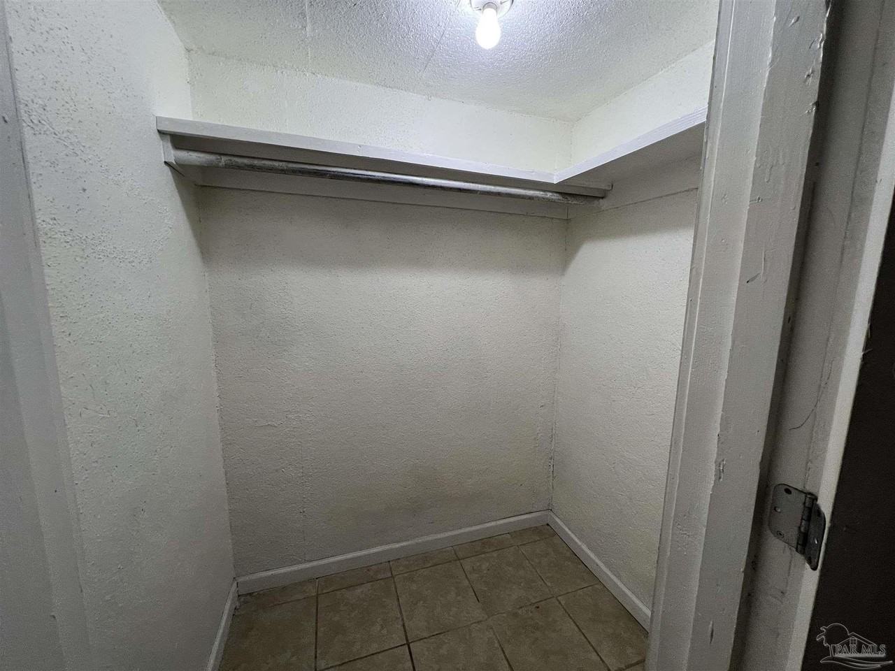 606 Elizabeth St - Photo 6 of 9