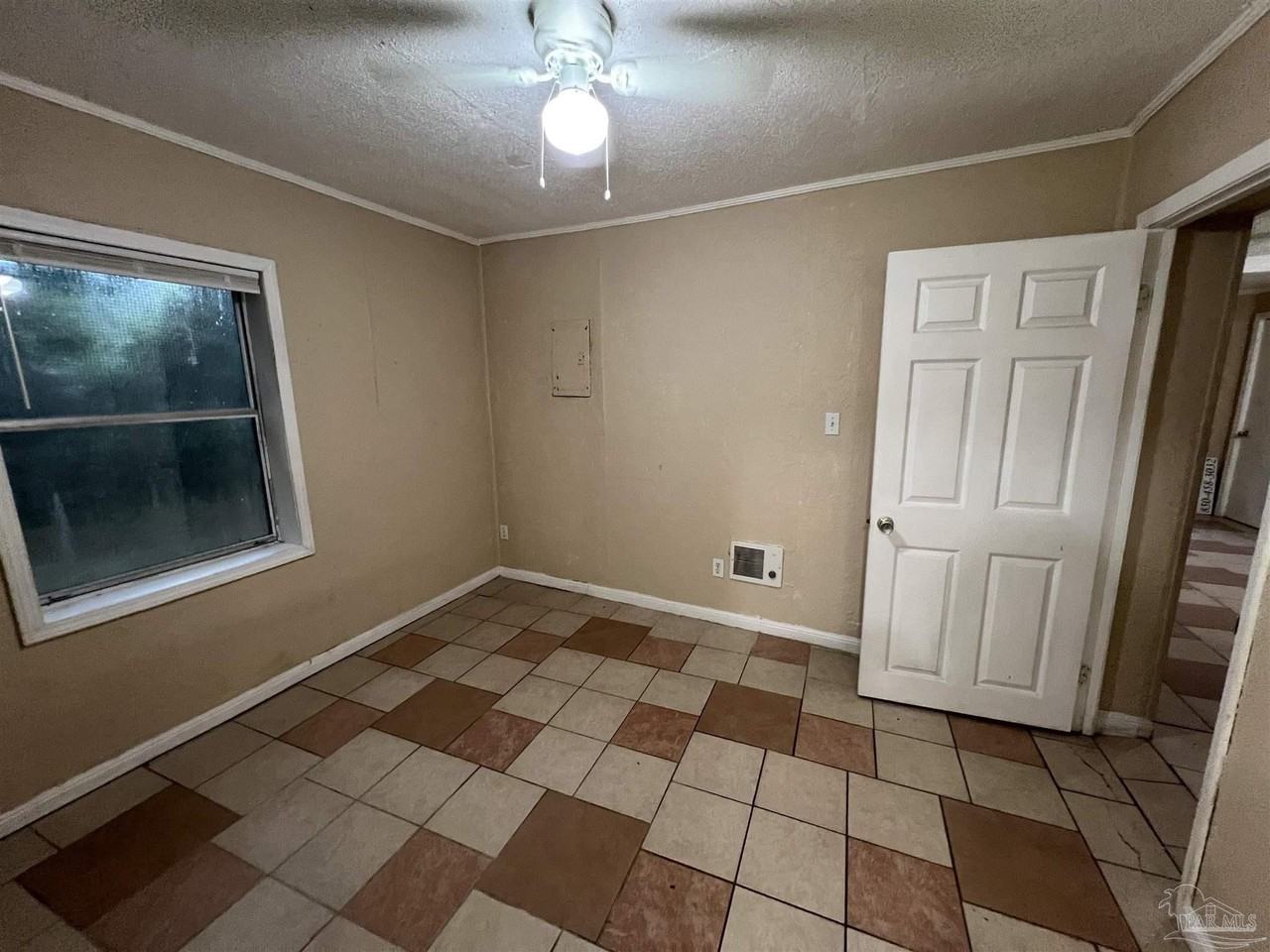 606 Elizabeth St - Photo 7 of 9