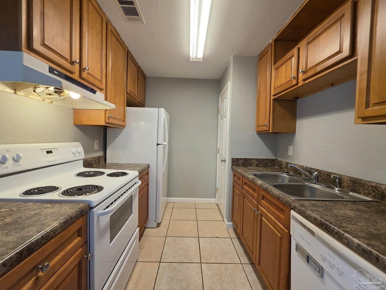 3346 Green Briar Cir - Photo 5 of 17