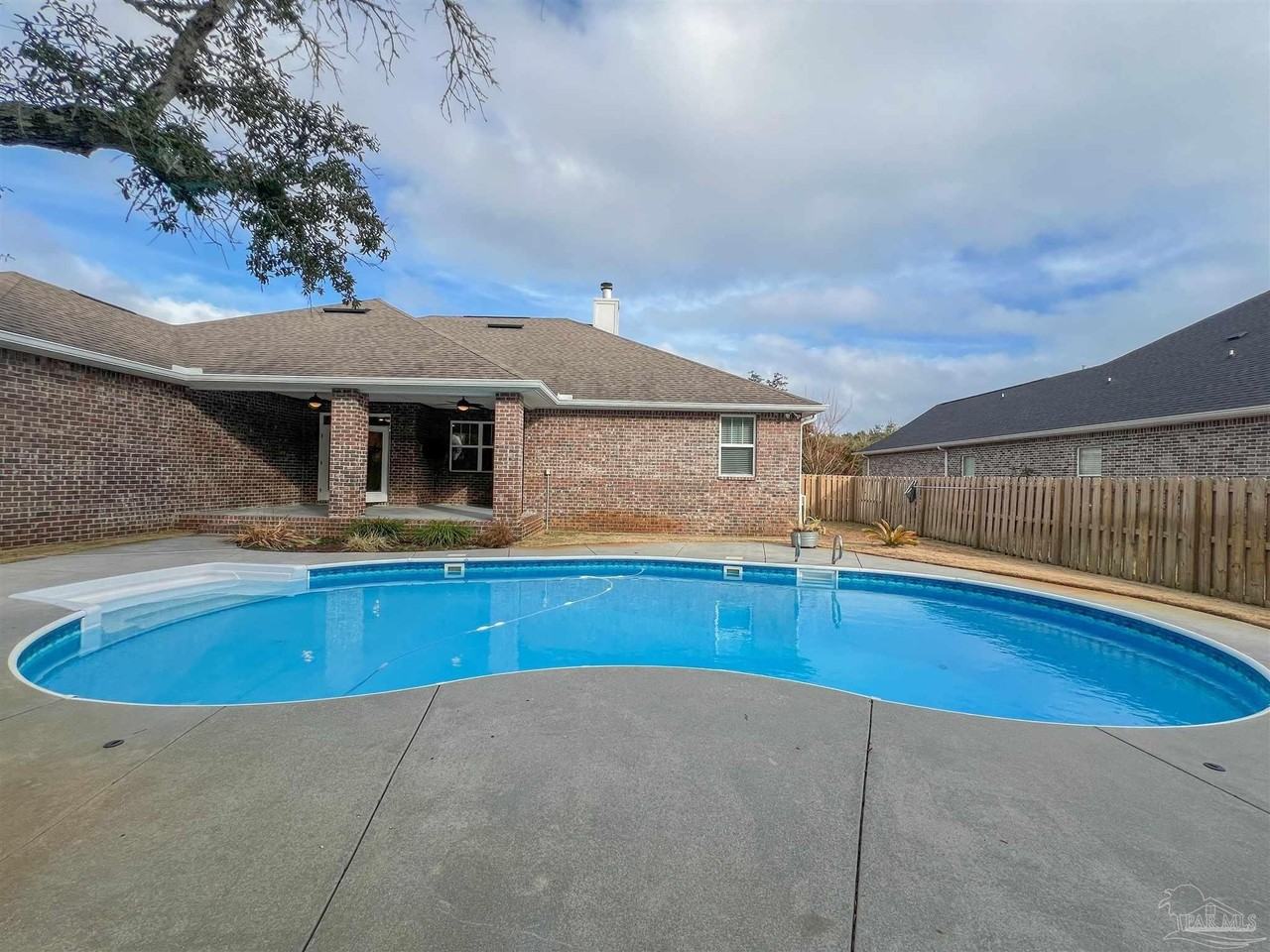 1467 W Shores Blvd - Photo 3 of 44