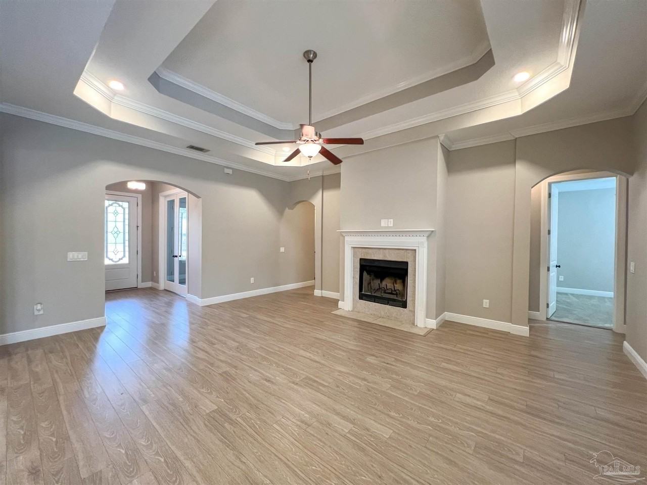 1467 W Shores Blvd - Photo 4 of 44