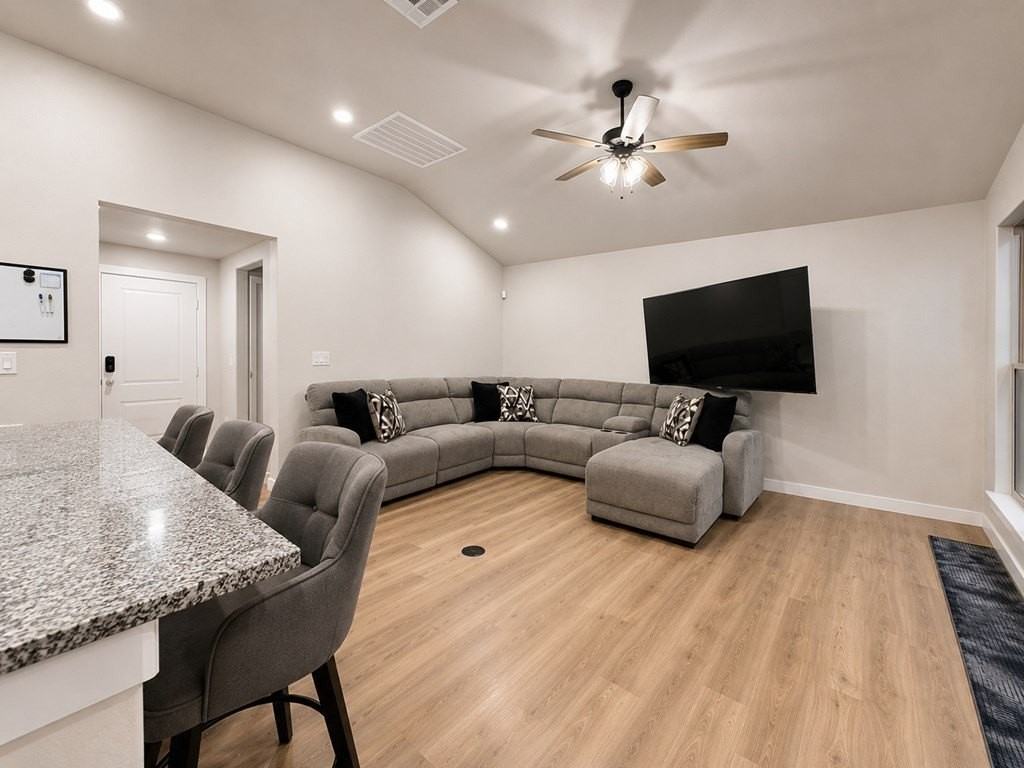 6208 Poppy Dr - Photo 3 of 16