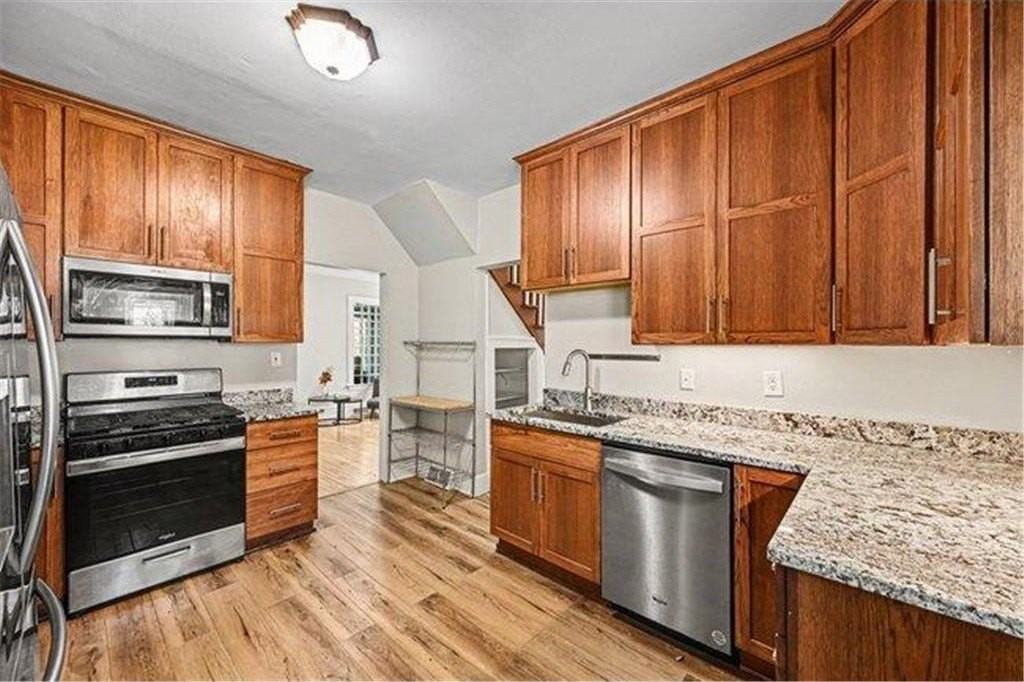 1411 Knox Ave N - Photo 7 of 27