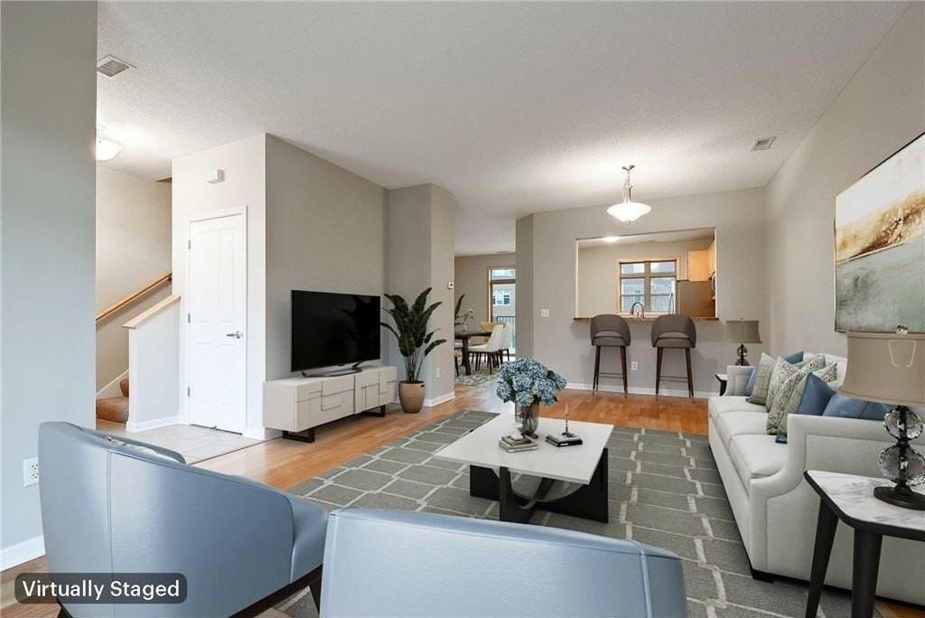 741 Victoria St S - Photo 2 of 20