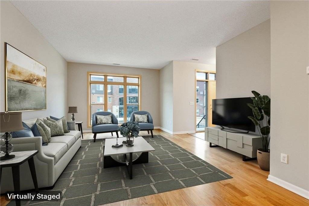 741 Victoria St S - Photo 3 of 20