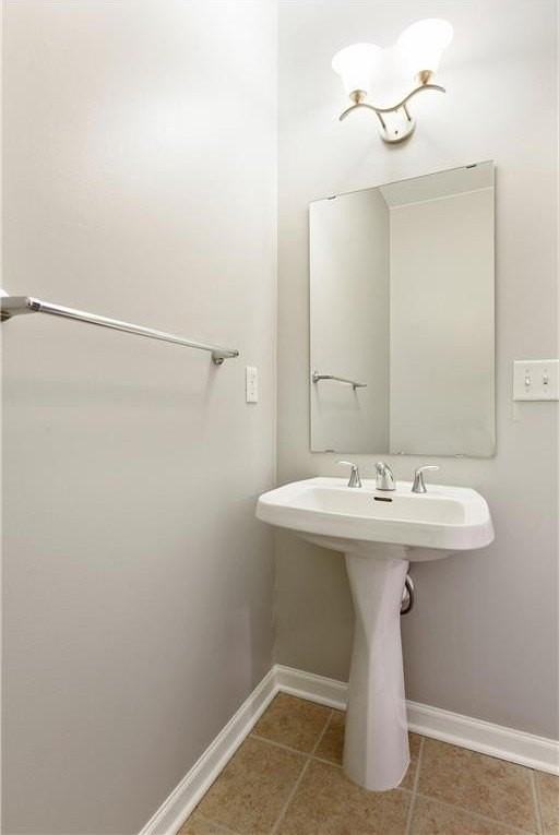 741 Victoria St S - Photo 6 of 20