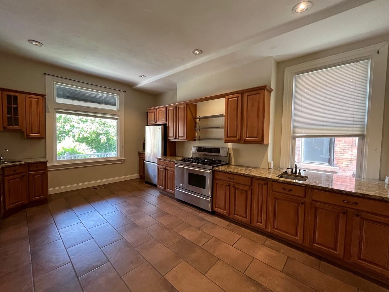 347 Stratford Ave #1 - Photo 2 of 26