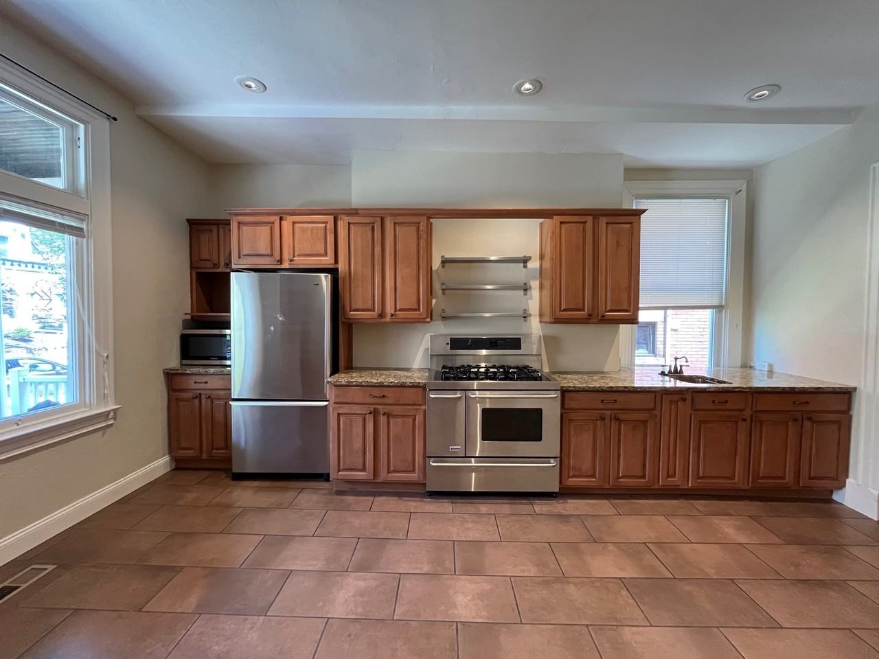 347 Stratford Ave #1 - Photo 4 of 26