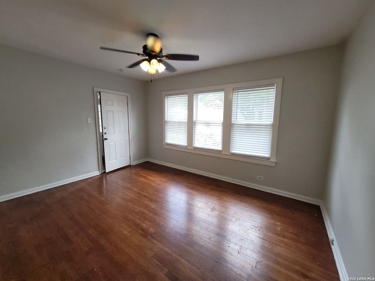 1802 W Gramercy Pl #2 - Photo 3 of 19