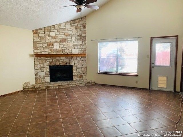 1514 Vista Hill St - Photo 4 of 9