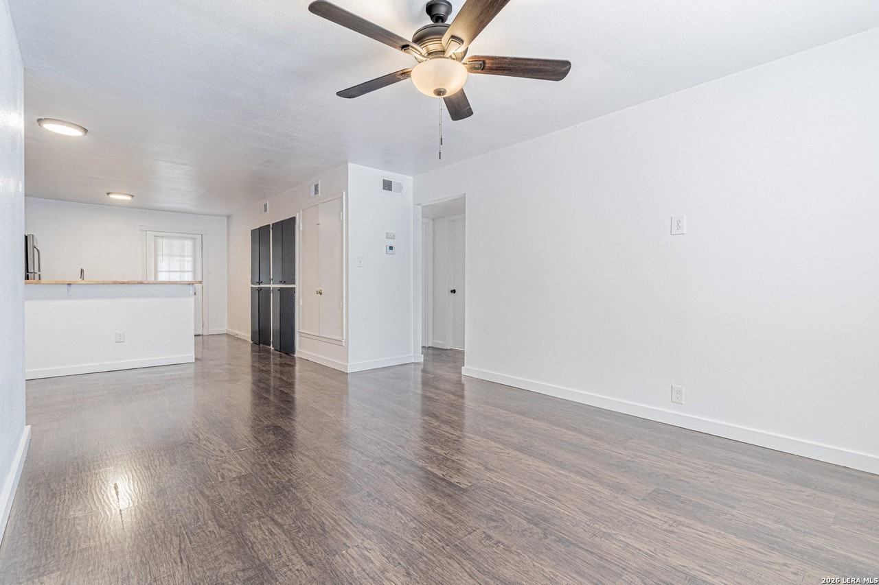 221 E Craig Pl #3 - Photo 4 of 23