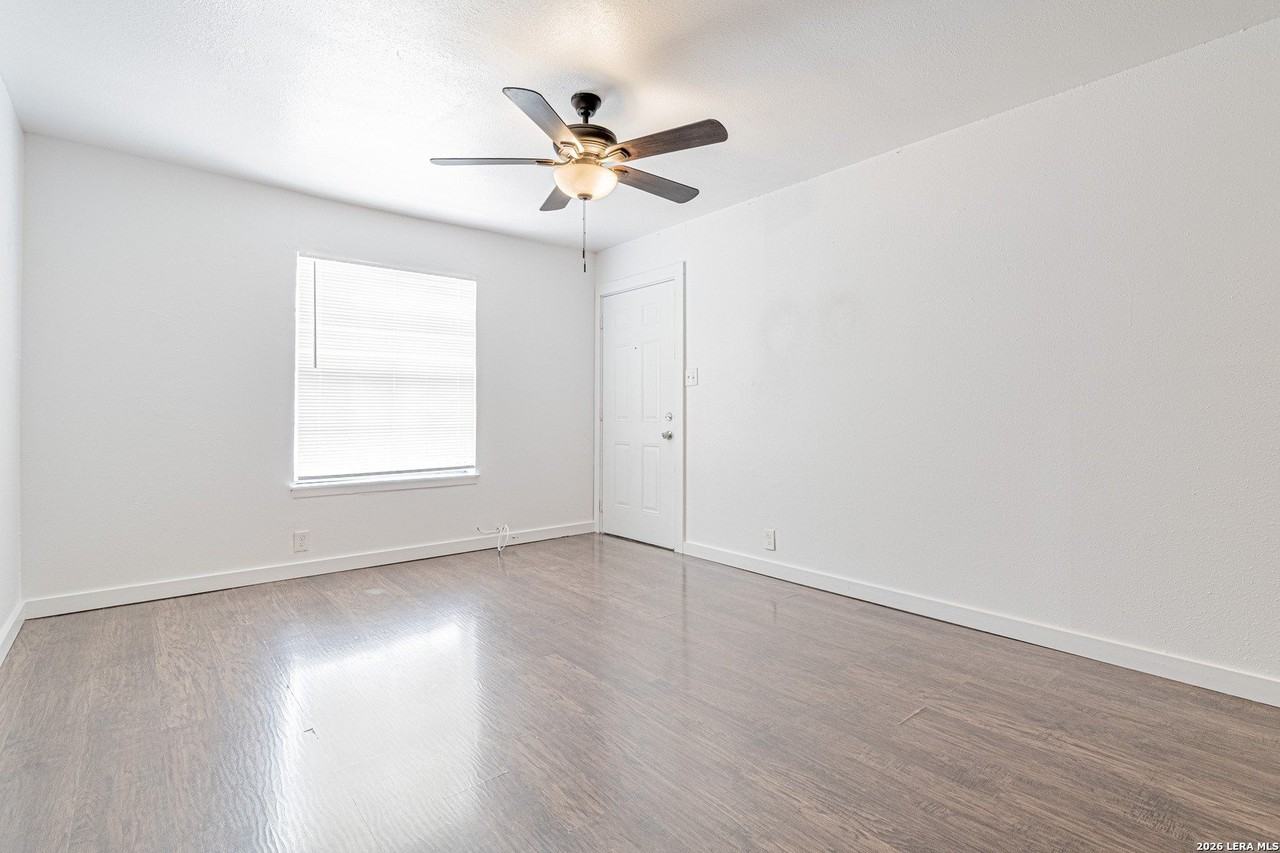 221 E Craig Pl #3 - Photo 7 of 23